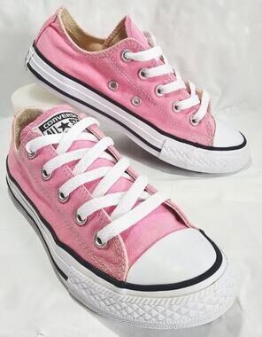 Converse Chuck Taylor All Star Canvas Low Top Sneaker Shoes Youth Size 1 Pink
